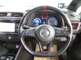 運転が楽しくなる明るく開放的な運転席まわりです。