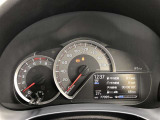 大型メーターで視界も良好な運転席廻りです。運転時の視線移動が少なくて済むので、安全性にも一役かってくれます。