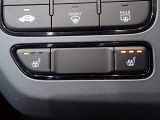 運転席と助手席には、【シートヒーター】が装備されています。温度調整も切り替えができお好みの設定で快適なドライブを楽しめます。腰から下が暖まると、暖房よりも体があったまりますよ。