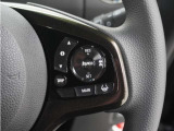 ◆アダプティブクルーズコントロール◆予め設定した車速内でクルマが自動的に加減速。前走車との適切な車間距離を維持しながら追従走行します。【LKAS】車線維持支援システムでステアリング操作を支援。