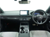 ◆視界広々で非常に運転しやすくロングドライブでも疲れを感じさせないすっきりとまとまったインパネ周りです。