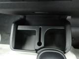 カップホルダーは運転席や助手席からちょうど手の届く位置です!!