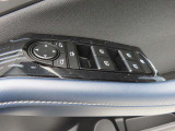 運転席のパワーウインドースイッチ部です。よく触れる場所だからこそ、使用状態があらわれますよね。ぜひこうした所もチェックしてください。