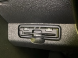 ハンドルの左下にETCがついています。高速道路の料金所の通過も楽々です。カードの取り出しもしやすい場所についています。