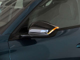 ウインカーやハザードまでフランス車はおしゃれに光、人目を惹きます