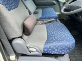 長時間の運転でも疲れにくいシートや、乗り降りがしやすいコックピット設計が特徴です。
