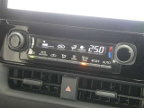 【オートエアコン】車内温度を感知して自動で温度調整をしてくれるのでいつでも快適な車内空間を創り上げます!どの席に座っても快適なドライブが楽しめます♪