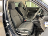 乗降がしやすい運転席。高さが調節できて小柄な方でも運転しやすいポジションをとることができます。