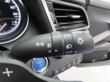 スイッチをオートに設定しておけば、車外の明るさに応じて自動的にヘッドランプを点灯・消灯します。夕暮れ時やトンネルの続く山道などを走行する時に便利なコンライトを装備しています。