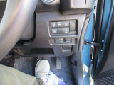 各種機能のボタンがあります。もちろん運転席からの操作も可能。スマートに使いこなしてください。