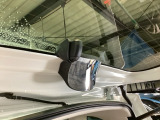 後方視角支援ミラー装備。テールゲートの内側に装着されているミラーにより、車両後方付近を見ることができます。