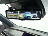 デジタルインナーミラー装備!車両後方のカメラの映像をデジタル補正で視認性を向上させてインナーミラー内に表示します♪視界を遮るものがなく、後席に同乗者がいても後方を確認しやすく安心です♪