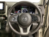 ハンドルにHondaセンシング系のクルーズコントロールやレーンキープアシストなどのスイッチと、オーディオの操作スイッチが装備されています。ハンドルから手を離さず安全に操作できます。