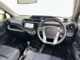 運転席まわりです。 各操作スイッチは使いやすい位置に配置されてます。