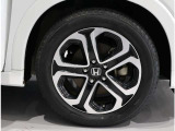 ◆純正のアルミホイールです!純正のいいところは車のデザインに合わせてアルミもデザインされていますので、相性がよく見た目も格好いいです。走行安定性も優れていますよ!◆