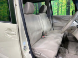運転席まわりには十分なスペースがあり、大柄な方でもゆったり運転していただける環境です。