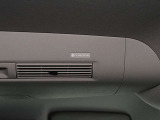 プラズマクラスター搭載のシーリングファンは空気を循環させて、広々とした室内空間の室温を均等に保ちます。