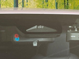 【プリクラッシュセーフティ】前方の車両等を検知し、衝突しそうな時は警報で注意を促し、ブレーキを踏む力をサポート。ブレーキを踏めなかった場合は衝突被害軽減ブレーキが作動、衝突回避をサポートします。
