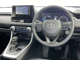 運転席まわりです。 各操作スイッチは使いやすい位置に配置されてます。