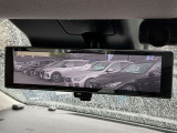 【インテリジェントルームミラー】車両後方のカメラ映像がミラー(液晶画面)に写るので、後席の人や荷物が写りこみません。夜間や悪天候でも視界が良好です♪