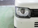 LEDヘッドライトは、点灯の瞬間から光量を発揮し、突然暗くなるトンネルなどでの安定感を高めます。