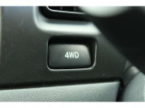 【4WDシステム】雪にも悪路にも強いです♪2WDと4WDとボタン一つで切り替えできるのでラクラク♪