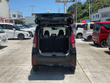 開口幅広く荷物の出し入れ楽です。