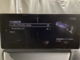 ハンドル操作をアシストすることにより車線からの逸脱回避を支援します。