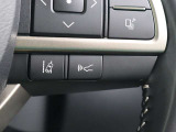 レーダークルーズコントロール(全車速追従機能付)が装備されています。高速道路で定速走行だけでなく、0km/hから約100km/hの広い範囲で先行車との車間距離を適切に保ちながら追従走行ができます。