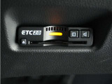 ◆ETC2.0装着◆進化したドライブ体験。料金収受システムだけだったETCが生まれ変わって、高速道路を賢く使うETC2.0に進化しました。多彩な情報サービスが便利で快適なドライブ体験を提供します。