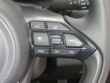 【レーダークルーズコントロール】(全車速追従機能付)付きです。車速に応じて追従支援してくれるので、ロングドライブも快適です。詳細は販売店スタッフまでおたずねください。