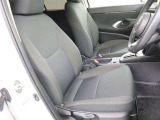 長時間の運転でも疲れにくい、ホールド性の高いシート