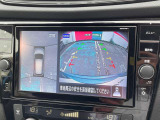 車を真上から見ているように、周囲の状況を把握しながら安心して駐車が行えるアラウンドビューモニター装備!