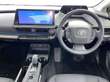 運転席まわりです。 各操作スイッチは使いやすい位置に配置されてます。