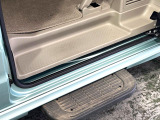 【電動サイドステップ】車高の高いお車でも、これがあれば小さいお子様の乗り降りも楽々♪スライドドアと連動して作動する為、煩わしい操作は不要です!