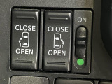 【両側パワースライドドア】スマートキーや運転席のスイッチで後席両側スライドドアの開閉が可能♪電動だから力を入れてドアを開ける必要が無く、小さなお子様でも簡単に開け閉めでき快適です♪