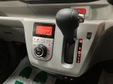 オートエアコン装備しています☆温度に設定をして頂くだけで冷房と暖房に切り替えや風向も自動で切り替えをしますよ!!