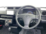 運転席まわりです。 各操作スイッチは使いやすい位置に配置されてます。