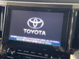 【メーカー純正ナビ】インテリアに溶け込むスタイリッシュな「専用設計」メーカーナビを装備♪視認性や操作性など基本性能にも優れ、より上質なカーライフをお楽しみいただけます。