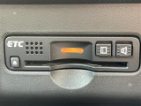 ◆【ETC】有料道路を利用する際に料金所で停止することなく通過できる、ETC車載器(ノンストップ自動料金収受システム機器)が装備されています。セットアップを行うことで利用可能になります。