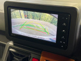【バックカメラ】駐車時に後方がリアルタイム映像で確認できます。大型商業施設や立体駐車場での駐車時や、夜間のバック時に大活躍!運転スキルに関わらず、今や必須となった装備のひとつです!