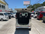 リヤシートを倒せばさらに荷室広々。