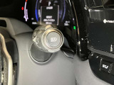 オートライト機能によりON/OFFはもちろん、ハイビーム/ロービームの切り替えもサポートします
