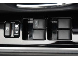 スイッチ一つで窓を開け閉めできるパワーウィンドウスイッチです。
