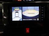 パノラミックビューモニター付きです。車両を上から見たような映像をディスプレイオーディオ画面に表示。運転席からの目視だけでは見にくい、車両周辺の状況をリアルタイムでしっかり確認できます。