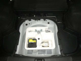 【車載工具】タイヤ交換には必需品ですね!万が一に役立つ工具です。緊急時に備え、使い方をしっかり覚えておきましょう。