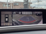 狭い場所での駐車やすれ違いなどでより的確な運転操作に役立つ360&deg;ビューモニターが装備されています。