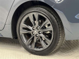 タイヤサイズは215/45R17!純正アルミホイール!残り溝は5ミリ程度です!