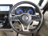 運転が楽しくなる明るく開放的な運転席まわりです。