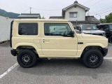 ドアを開けたときの車室内への雨水の侵入を防ぐドリップレールを採用。 積載幅の広いルーフキャリアが設置できます。